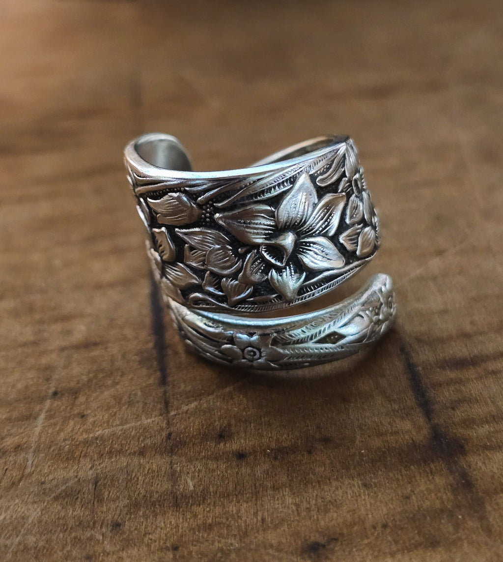 Wrap Spiral Spoon Ring - Narcissus Daffodil Pattern | Silverplate