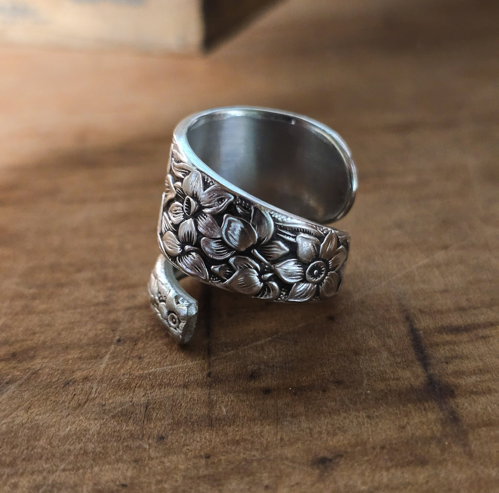 Wrap Spiral Spoon Ring - Narcissus Daffodil Pattern | Silverplate